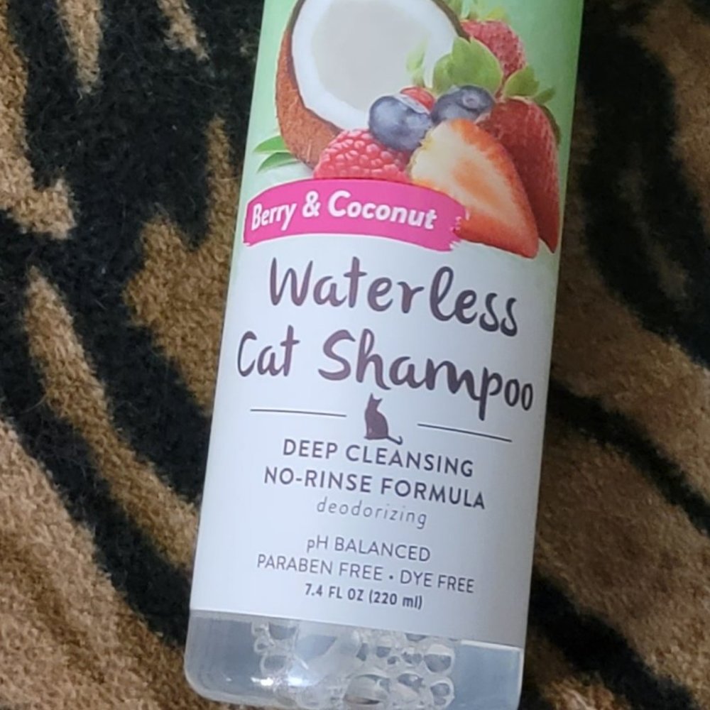 Tropiclean Berry Coconut Cat Waterless Shampoo New!